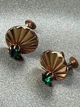 Vintage Small Goldtone Shell w Green Rhinestone Accent Screwback Earrings – 5/8t - £9.02 GBP