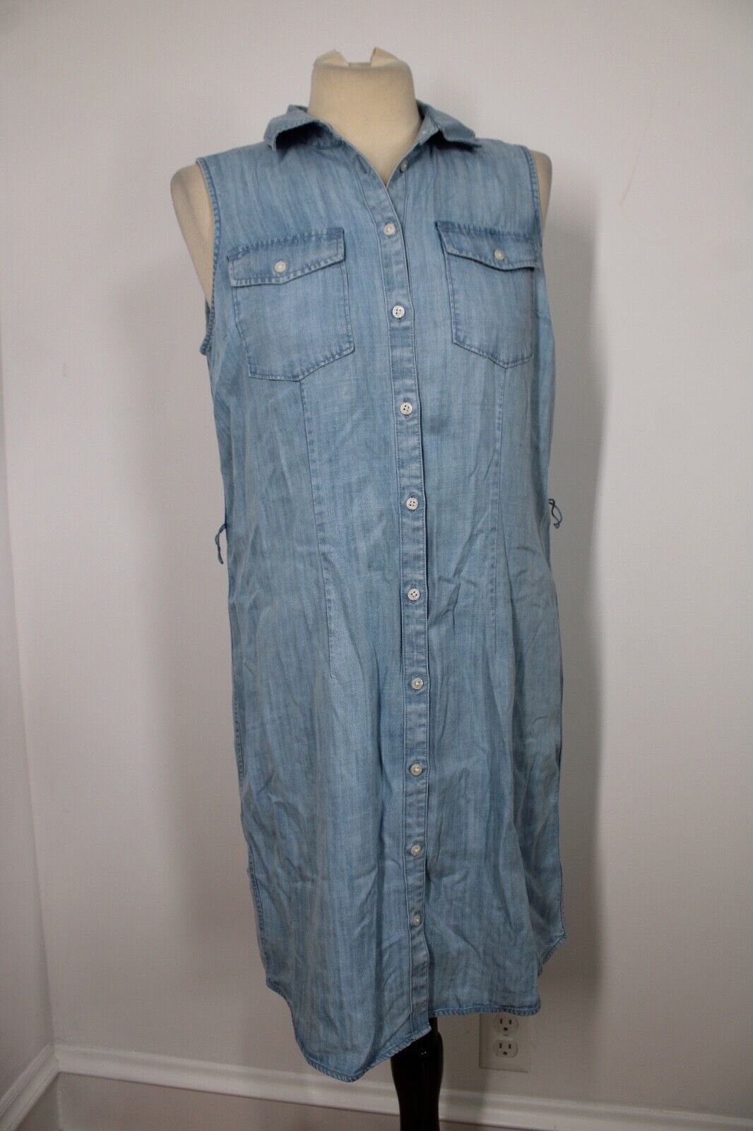 Primary image for Untuckit for her 6 Perry Blue Chambray Tencel Sleeveless Shirt Dress