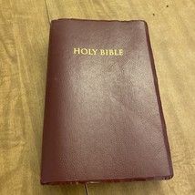 Holy Bible NKJV New King James Version Thomas Nelson Faux Leather Red - £8.49 GBP