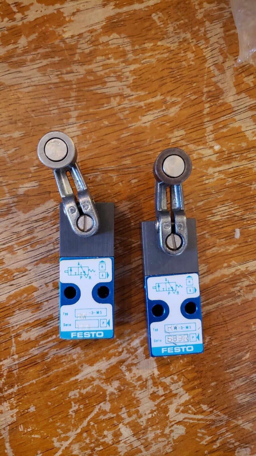 NICE LOT of 2 Festo Swivel Lever Valve Switch Roller Rotary # RW-3-M5 US... - $18.98