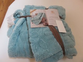 Cedar and Rose Tufted Plush Aqua Floral leaf Throw blanket NWT - £22.17 GBP