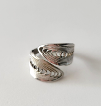 Vintage Sarah Coventry Caress Silver Tone Wrap Ring Adjustable Size 6.5-7 - £11.22 GBP