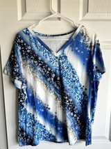 Blue And White Soft Women’s V Neck T-shirt With Sparkle Pattern - $251.64 MXN