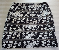 White House Black Market Black &amp; white Floral Skirt Misses Size 4 polyester - $21.67 CAD