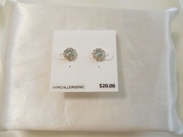 Department Store 3/8&quot;Gold Tone Sim.Diamond Green Enameled Stud Earrings C528 - $9.59