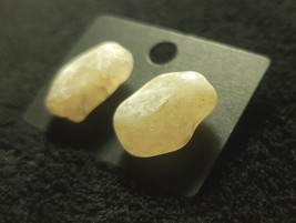 A pair of translucent yellow agate earrings with some of their natural white ski - £11.77 GBP