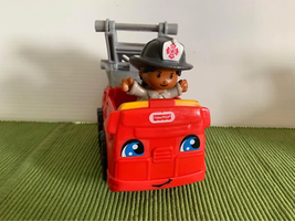 Fisher Price Little People To the Rescue Fire Truck Set - £6.00 GBP