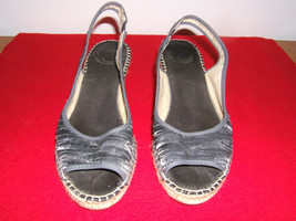 Vidorreta Women&#39;s Farah Gray/Silver Peep Toe Wedge Sandal Size 38 Spain - £15.78 GBP