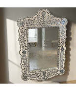 Thikriya glass inlay wall Miror Frame - $10,275.08 MXN