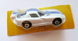 Maisto Dodge Viper GT2 Coupe Die Cast Metal Car Untouched New on Cut Card - £1.86 GBP