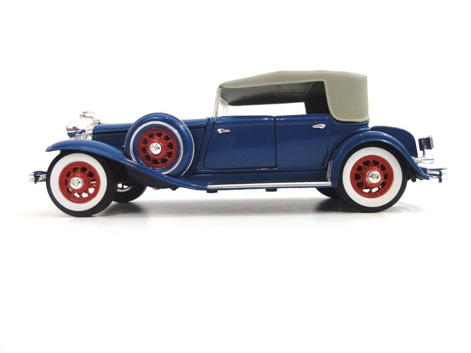 1932 Chrysler Lebaron Blue 1:32 Diecast Model Signature Model 32316 - £13.89 GBP