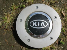 One genuine 2004 to 2006 Kia Amanti alloy wheel center cap hubcap - £10.95 GBP