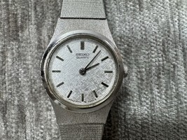 Vintage Seiko Watch Women&#39;s 18mm Bezel Silver Tone 2Y00-0019 Needs Battery - $19.79