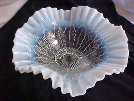 1906 Northwood Glass White Opalescent Leaf and Bead Ruffled Bowl - £79.13 GBP