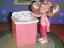 Fisher Price Loving Family Dream Dollhouse Pink &amp; White Bathroom Sink Vi... - £3.88 GBP