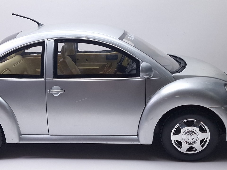 New Bright Toys R/C Volkswagen New Beetle 1:6 CAR ONLY NO REMOTE UNTESTED Item image 15