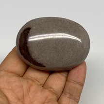 98.6g, 2.4&quot;x1.7&quot;x0.9&quot;, Narmada Shiva Lingam Palm-Stone Polished, B29375 - £9.58 GBP