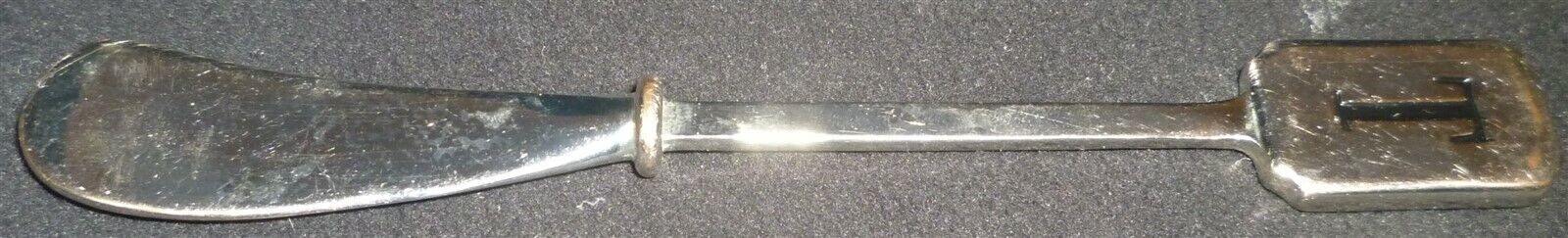 COLLECTIBLE STAINLESS STEEL BUTTER CHEESE KNIFE SPREADER BY MIDPIE &#39;T&#39; - $4.00