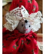 Vtg Handmade Felt Mrs Claus Mouse  Red Grn Holly Dress Hat Lace  Christm... - €14,98 EUR