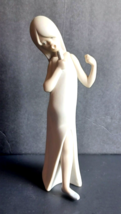 Vintage Lladro Singer Girl Figurine #4612 Spain Matte Finish 8&quot; Tall - £94.14 GBP