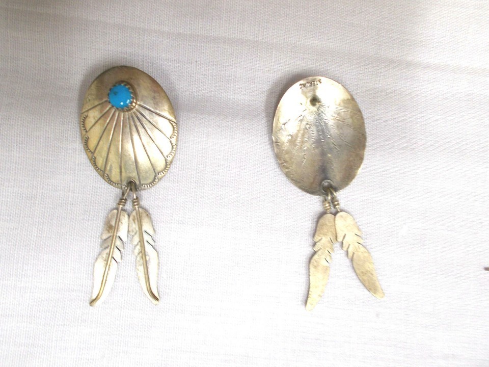 VINTAGE OVAL HAMMERED EDGE DESIGN w TURQUOISE 2 FEATHERS STERLING STUD EARRINGS Item image 2