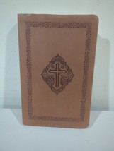 New King James Version Holy Bible Leathersoft Embossed Crover - £9.32 GBP