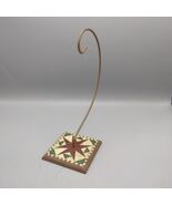 Jim Shore Heartwood Creek Ornament Holder with Quilt Pattern on Wood Base - €11,04 EUR