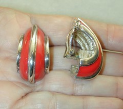 Vintage St. John Silver Tone Red Enamel Wide Ribbed Hoop Earrings Clip - €26,24 EUR