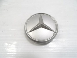 81 Mercedes R107 380SL wheel center cap 1074000025 b - £14.70 GBP
