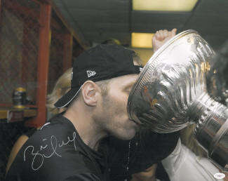 Primary image for Brett Hull signed Detroit Red Wings 16x20 Photo (drinking from Stanley Cup)- JSA