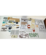 HO Miscellancous patrs and building lot Note only get what in photos - $13.56 CAD