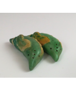 Vintage Hand Painted Peas In A Pod Salt &amp; Pepper Shakers Japan - $13.64 CAD