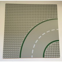 LEGO Gray Road Base Plate 32x32 9 Stud Curve with Road Pattern 609p01 Vintage - £11.64 GBP
