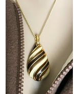Beautiful Enameled  Pendant Necklace on Goldtone Chain   17&quot; Pendant 1 7/8&quot; - £14.24 GBP