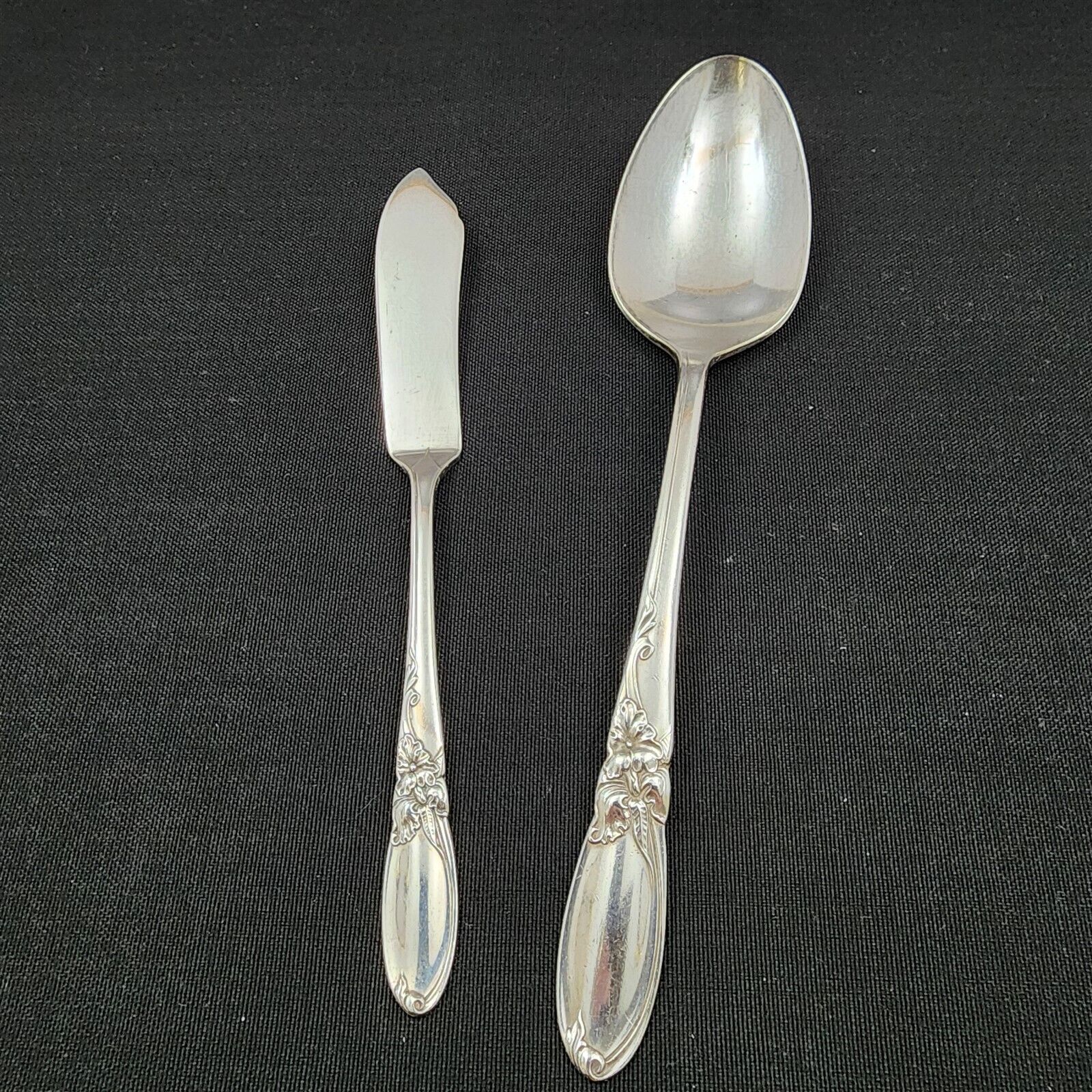 Primary image for Oneida Community 1953 White Orchid Silverplated Butter Spreader & Serving Spoon