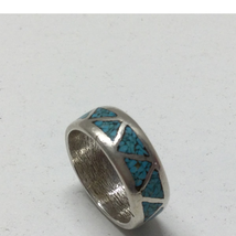 Sterling Silver Turquoise Chip Inlay Band Ring Size 6.5 Weight is 5.4 grams  - £15.86 GBP