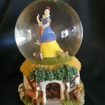 Enesco Disney SNOW WHITE Musical Glitter Snow Globe &quot;Listen to the mocki... - £13.36 GBP