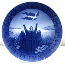 1969 Royal Copenhagen Jubilee Plate 1219 - Juni - 1969 Flag of Denmark  - $366.06 MXN