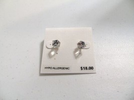 Department Store  .25&quot; Gold Tone Simulated Diamond Stud Post Earrings B280 - £5.45 GBP