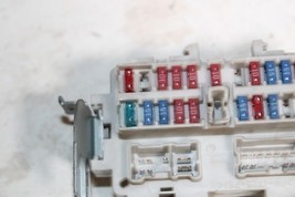 2003-2006 NISSAN 350Z M/T UNDER DASH INTERIOR FUSE BOX  R2875 image 2