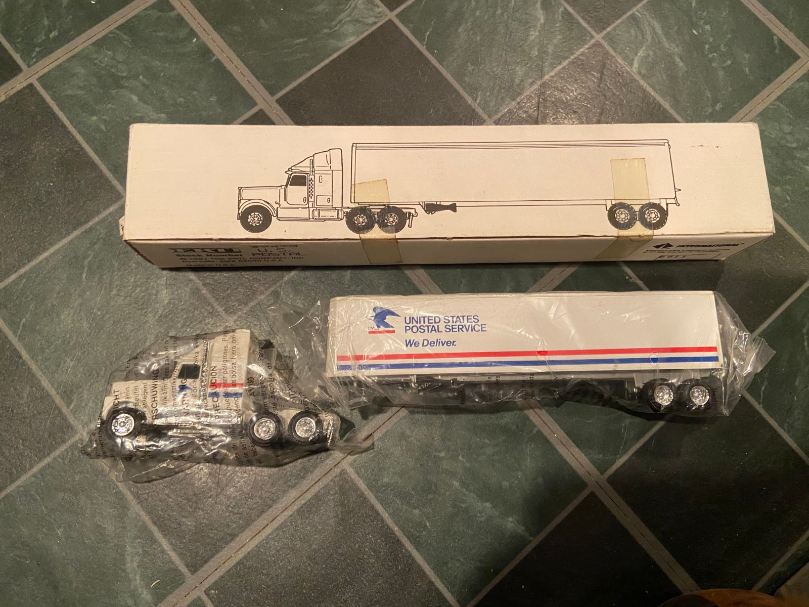 Ertl 1991 U.S. Postal Truck #9493*NEW IN BOX* f2 - $29.99