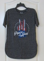 Royce Gray Graphic Short Slv Peace &amp;Love T Shirt Women&#39;s Sz S Preowned E... - $123.01 MXN