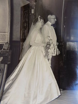 1950&#39;S WEDDING PHOTO IN CHURCH 8X10 VINTAGE PHOTO FATHER AND BRIDE Black... - £7.09 GBP