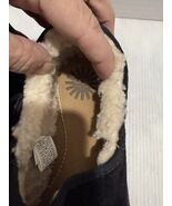 UGG AUSTRALIA WOMEN&#39;S F8910F BLACK SUEDE SLIP ON SHOES SIZE 8 NICE - $119.38 CAD