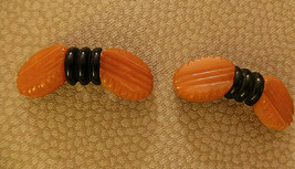 Pair of Vintage Carved Black &amp; Butterscotch Bakelite Shoe Clips 1930&#39;s VG+ - £59.95 GBP