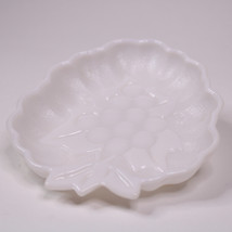 Vintage Hazel Atlas White Milk Glass Grape Dish Trinket Candy Bowl Rare ... - €7,75 EUR