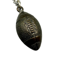 Vintage Avon Football Pendant Necklace 16&quot; Chain Touchdown 1981 Silver Tone - €7,51 EUR