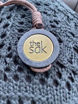 THE SAK CHARM Bronze ON Brown WOODEN CIRCLE EMBOSSED THREAD KEY FOB KEYC... - £12.65 GBP