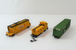 ROCO AHM Train Cars HO Scale Union Northern Pacific Shell Plastics Lot of 3 - £22.82 GBP