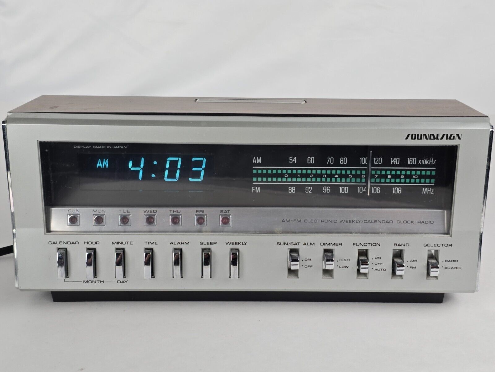 Primary image for Vintage Soundesign MCM Calendar Alarm Clock AM FM Radio Faux Wood Model 3717-a